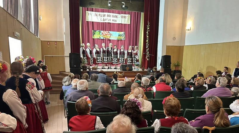 Dobrotitsa’da Gelenek ve Folklor Buluşması
